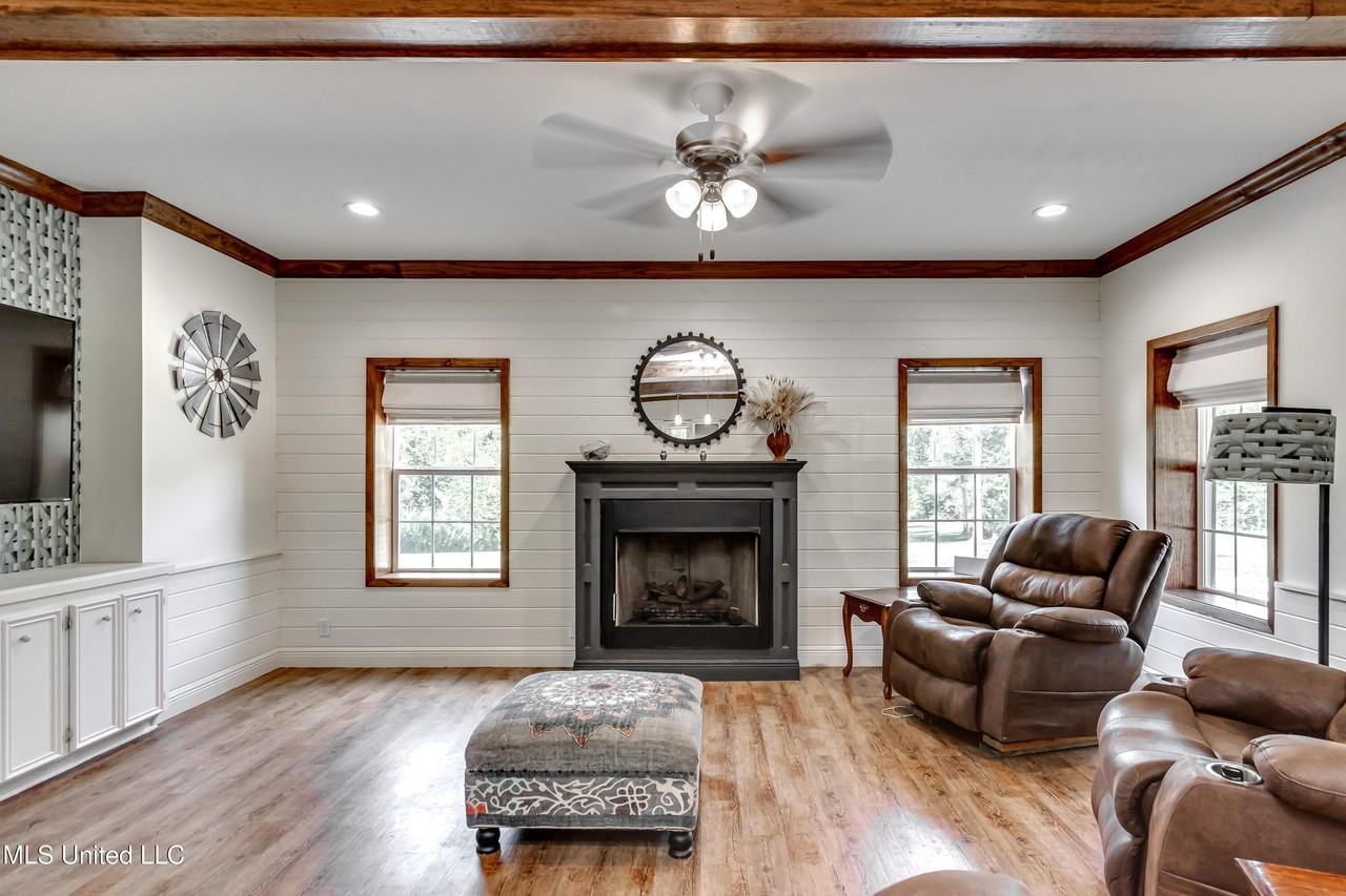 1998 Mississippi Highway 16 - Photo 5 of 34