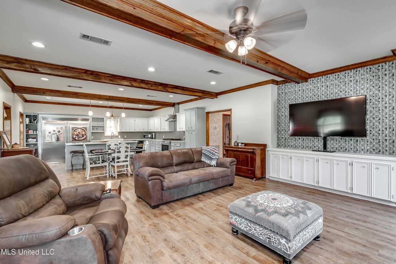 1998 Mississippi Highway 16 - Photo 6 of 34