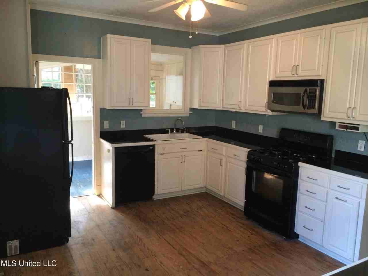 4056 Redwing Ave - Photo 5 of 18