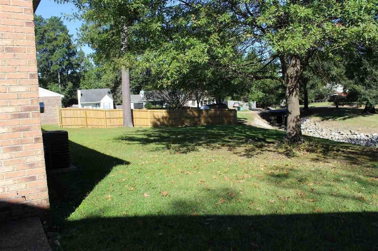 1932 Lincolnshire Blvd - Photo 2 of 12