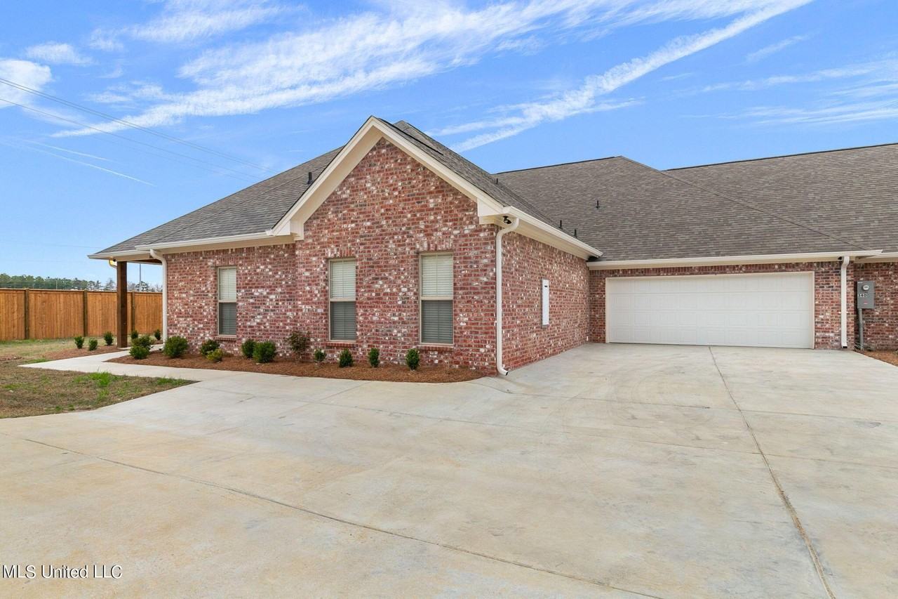 340 Freedom Ring Dr - Photo 3 of 50