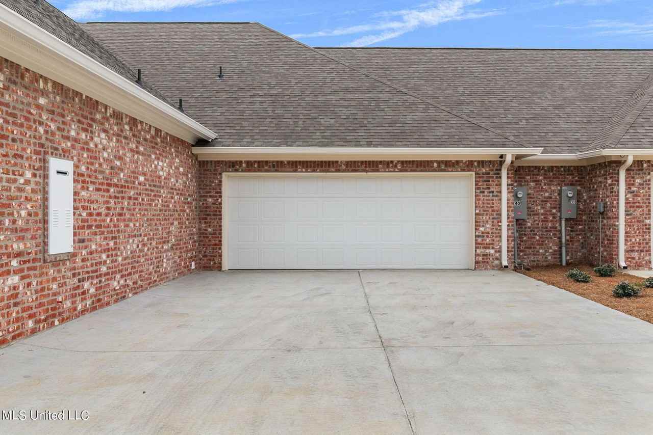 340 Freedom Ring Dr - Photo 4 of 50