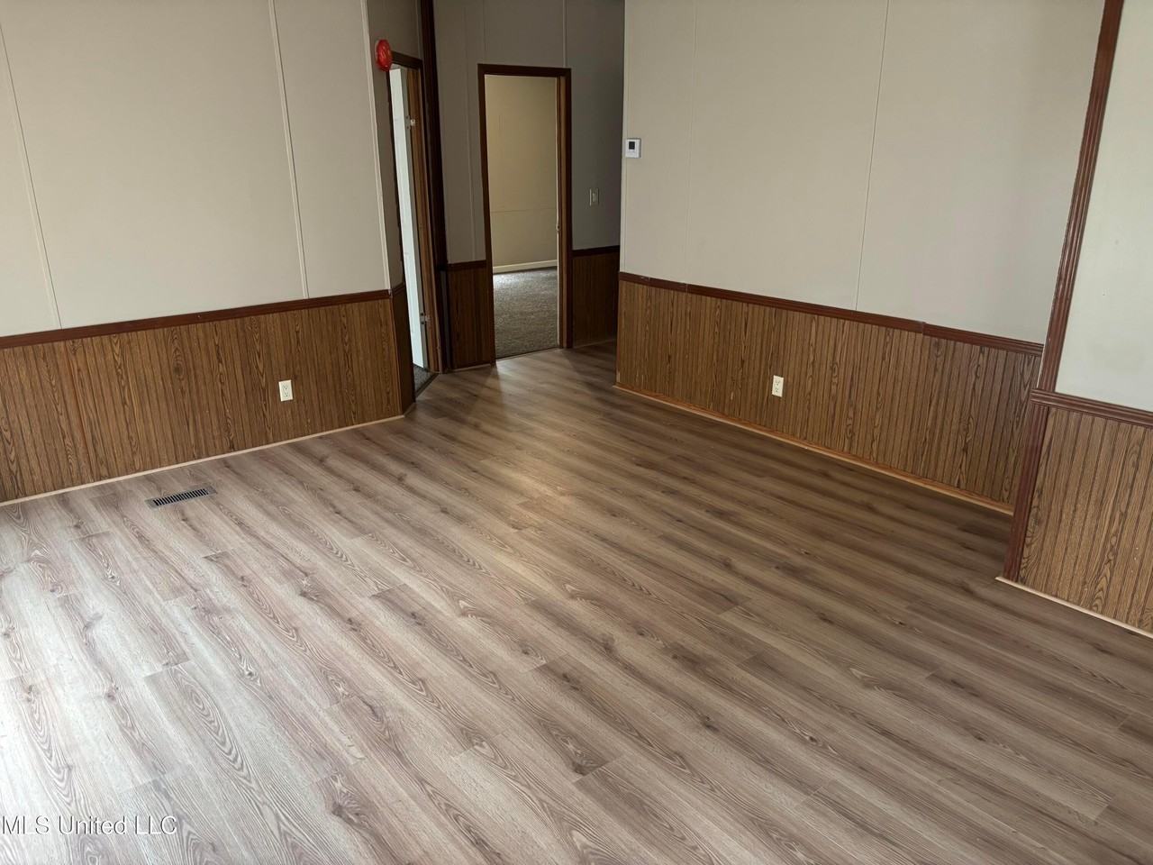 130 Hartley Dr - Photo 3 of 9