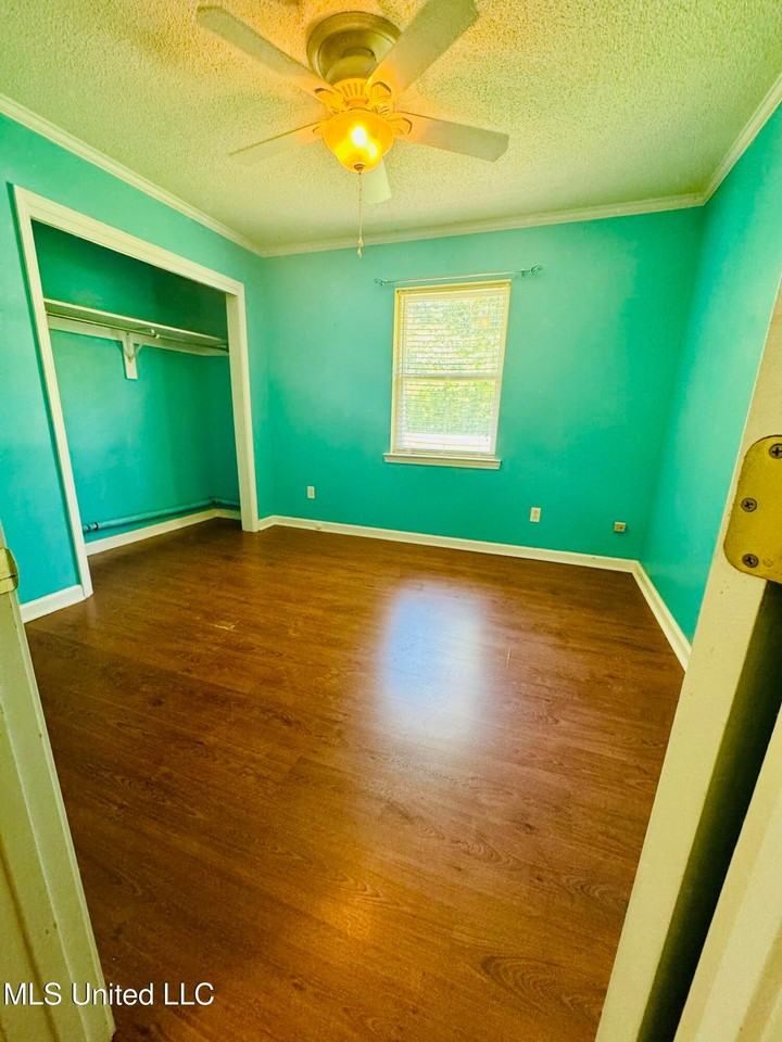 3108 Bemis Avenue - Photo 3 of 10