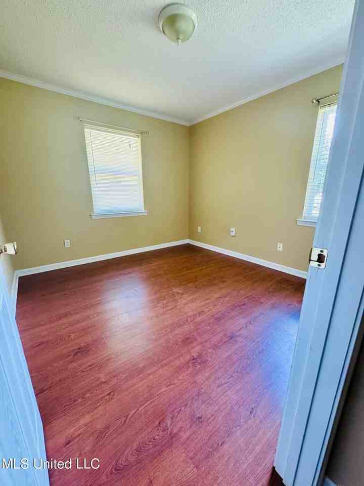 3108 Bemis Avenue - Photo 5 of 10