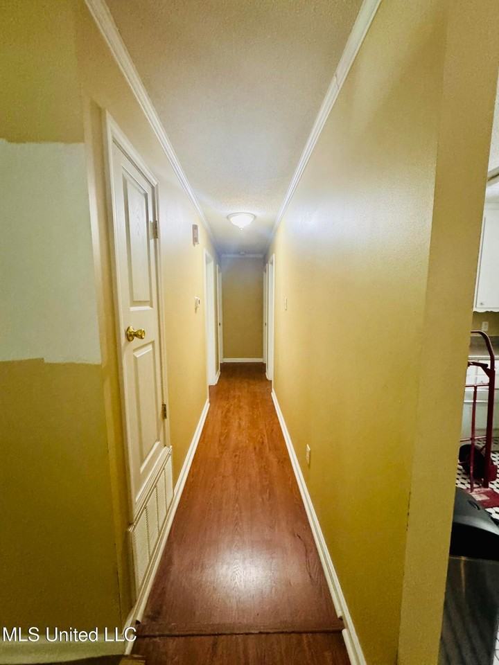 3108 Bemis Avenue - Photo 6 of 10