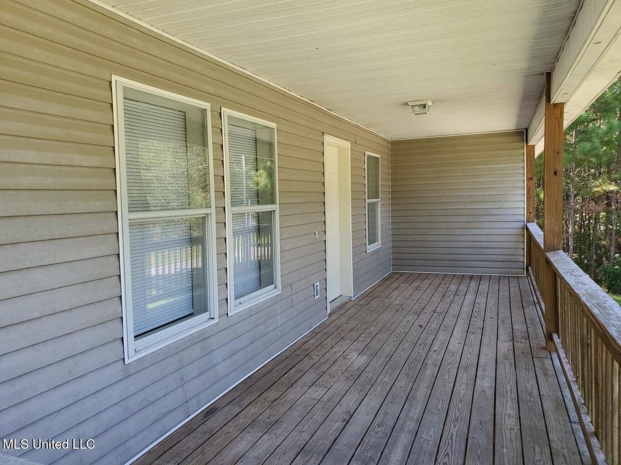 6075 W Ridley St - Photo 2 of 8