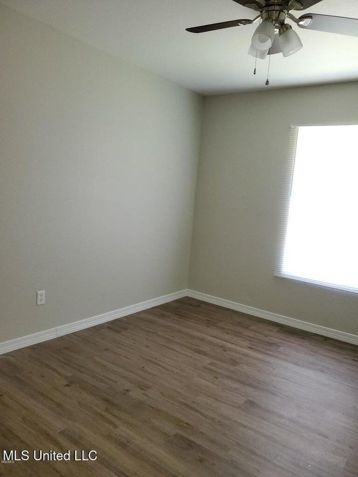 6075 W Ridley St - Photo 6 of 8