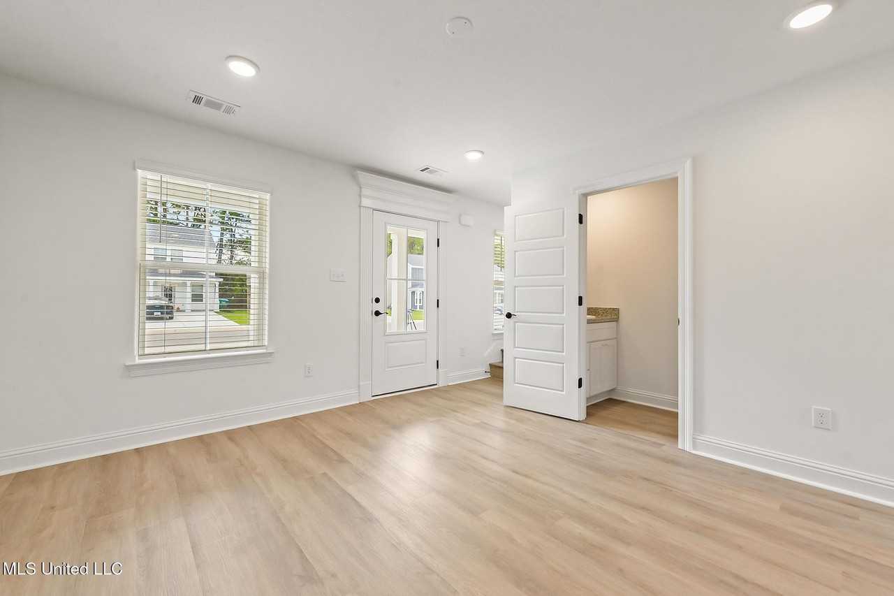 14958 Rowan Oak St - Photo 3 of 17