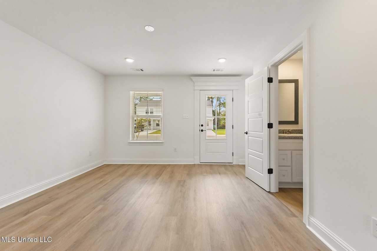 14958 Rowan Oak St - Photo 5 of 17