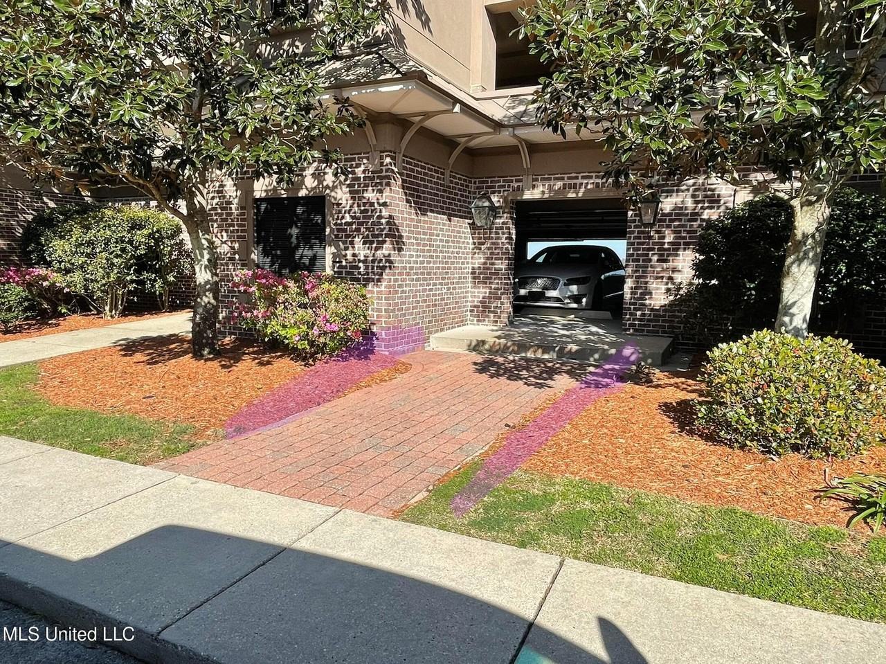 623 Camellia Pointe Blvd - Photo 2 of 18