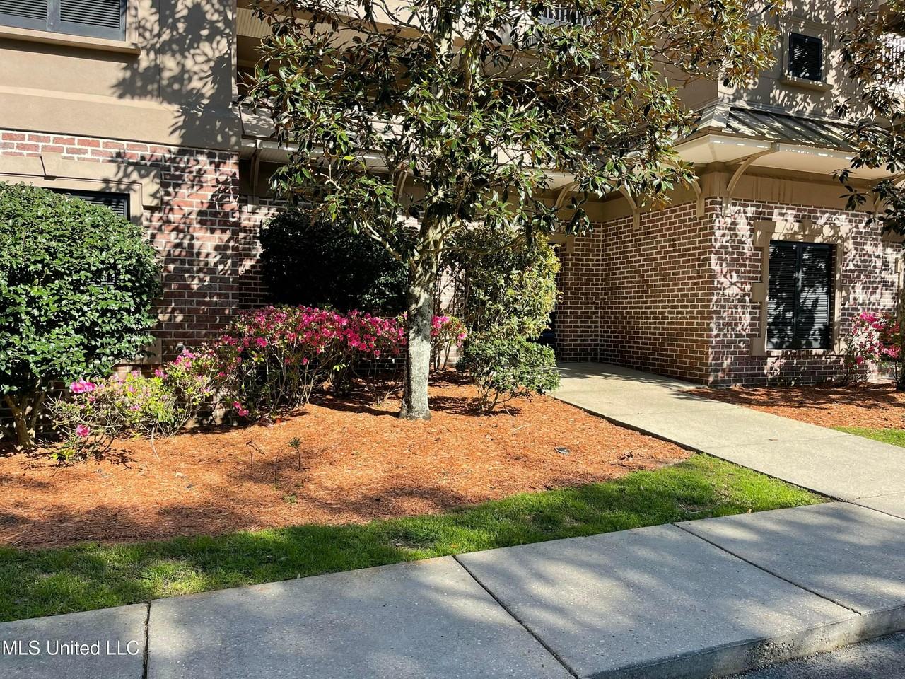 623 Camellia Pointe Blvd - Photo 3 of 18