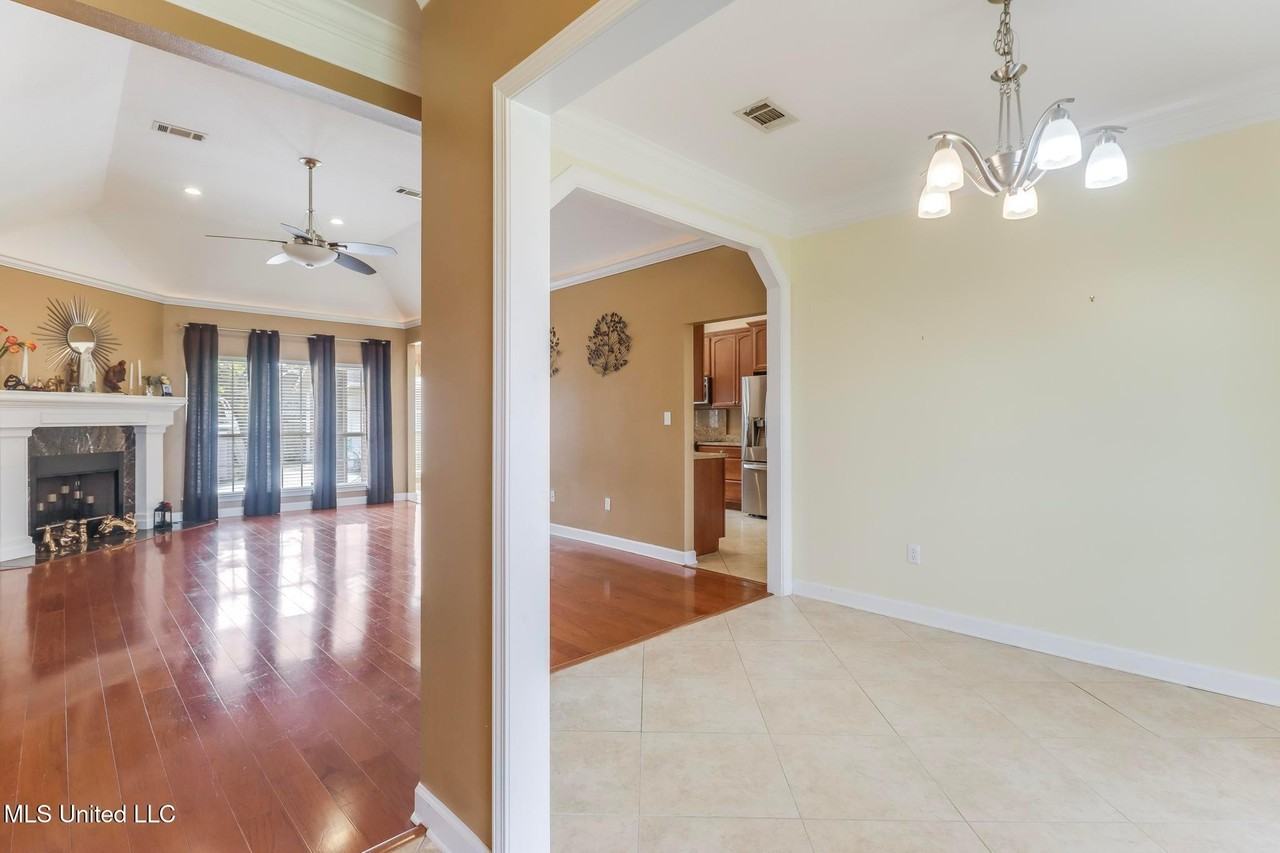7621 Falcon Cir - Photo 2 of 27