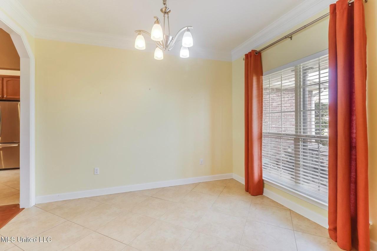 7621 Falcon Cir - Photo 3 of 27