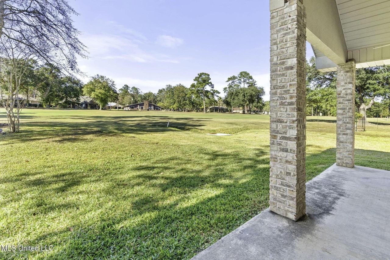 56129 Diamondhead Dr E - Photo 5 of 16