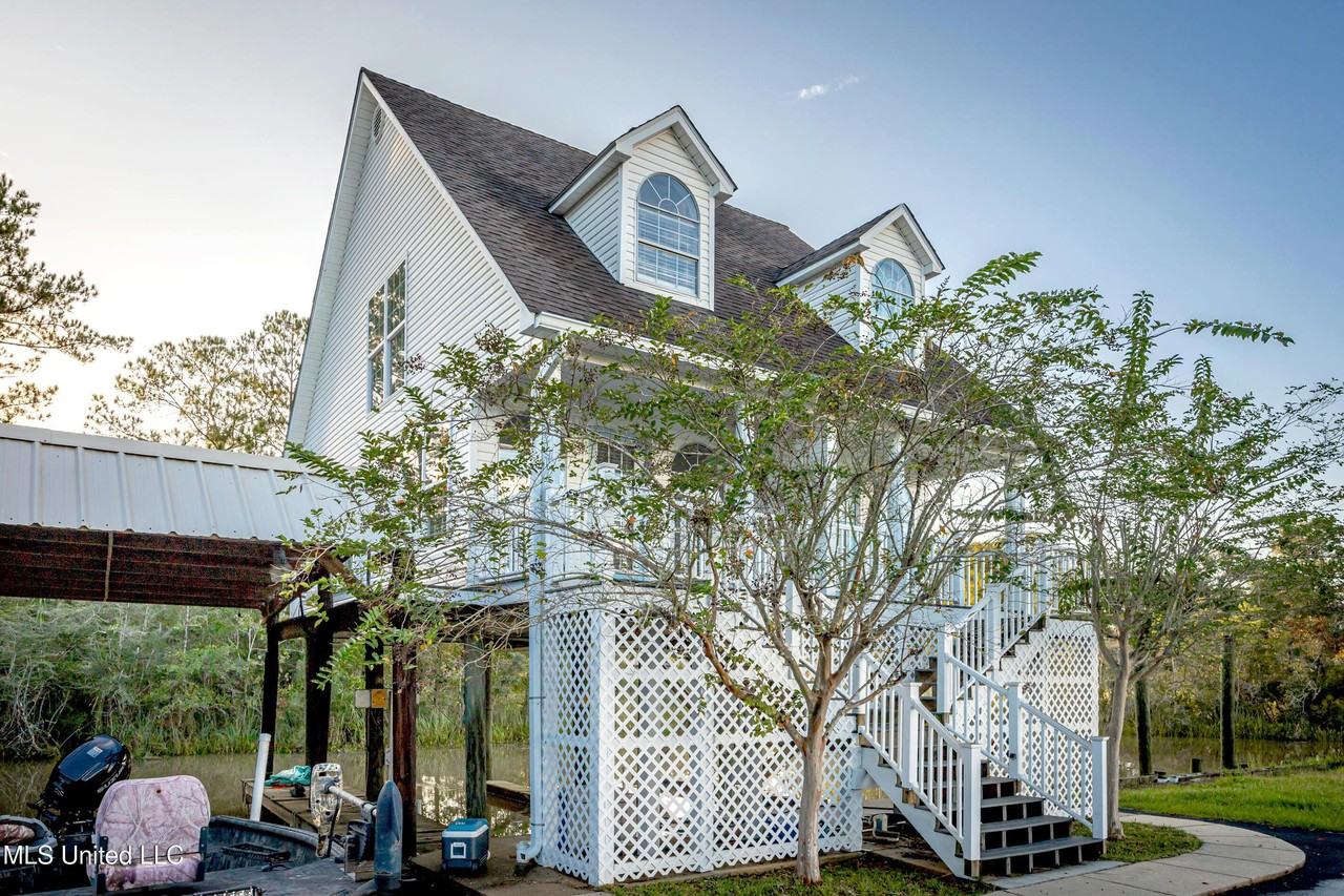 1102 Stanfield Point Rd - Photo 5 of 50