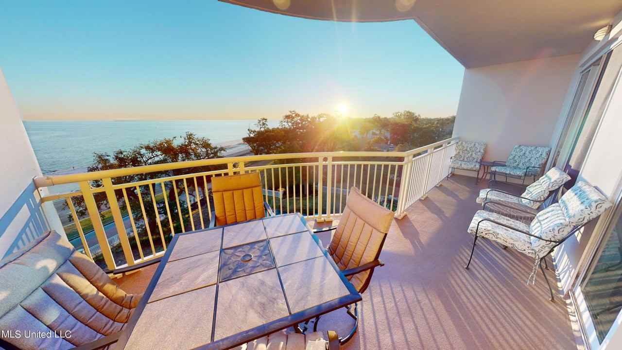 2228 Beach Dr - Photo 3 of 33