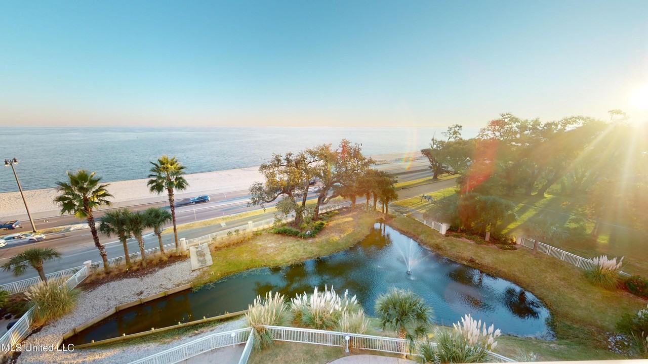 2228 Beach Dr - Photo 4 of 33