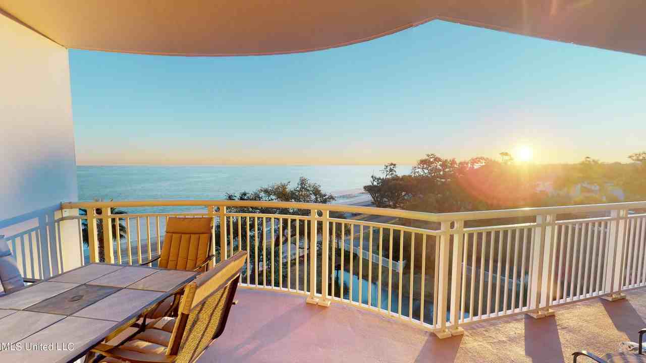 2228 Beach Dr - Photo 6 of 33