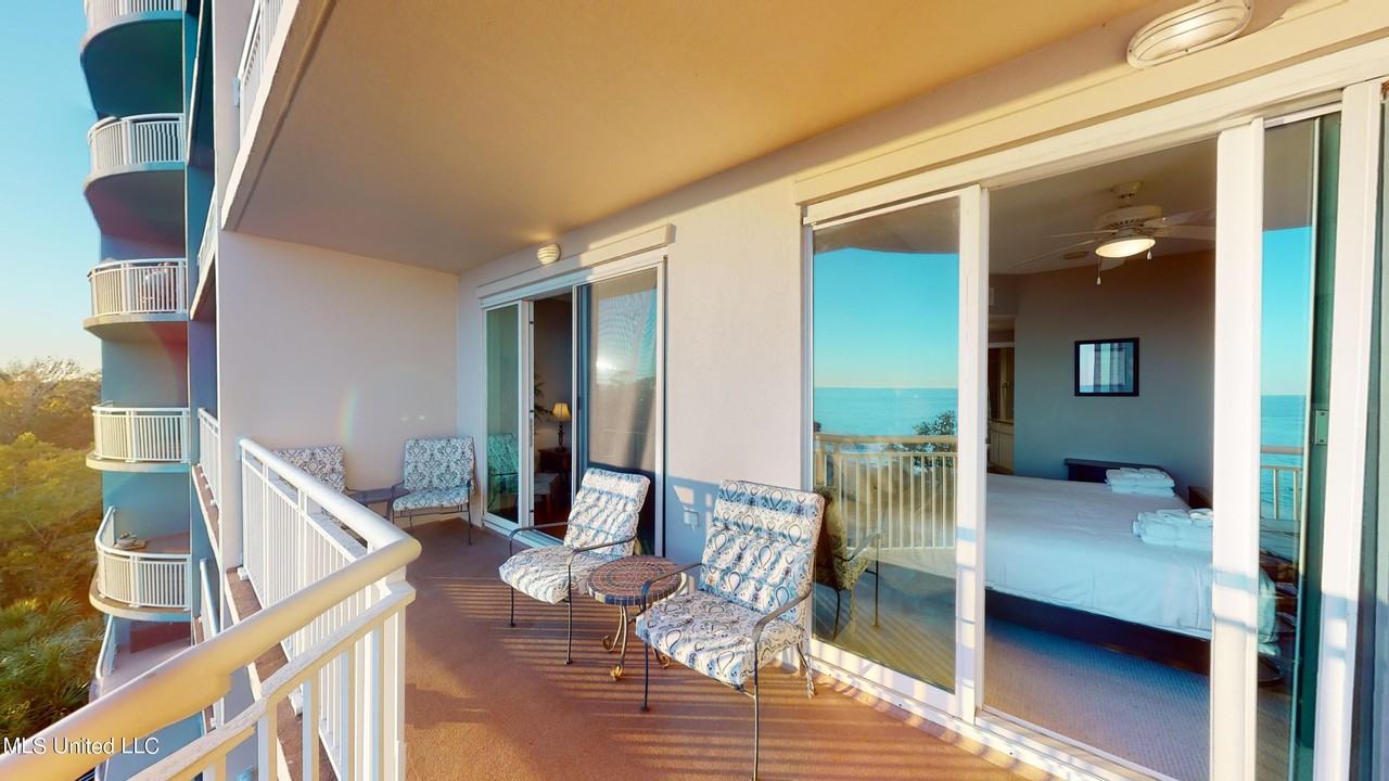 2228 Beach Dr - Photo 7 of 33