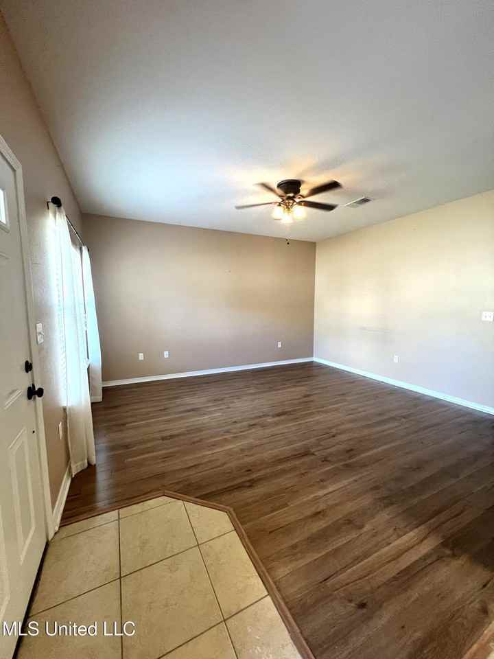 18511 Devin Ct - Photo 2 of 16