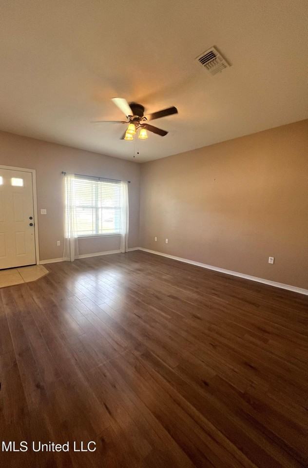 18511 Devin Ct - Photo 3 of 16