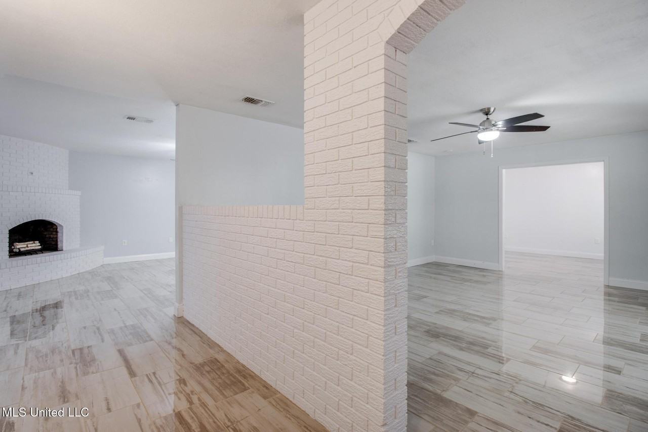 22530 Saucier Lizana Rd - Photo 2 of 29