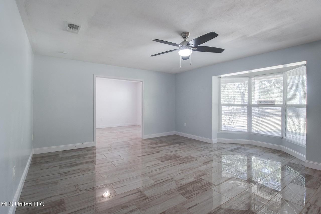 22530 Saucier Lizana Rd - Photo 3 of 29