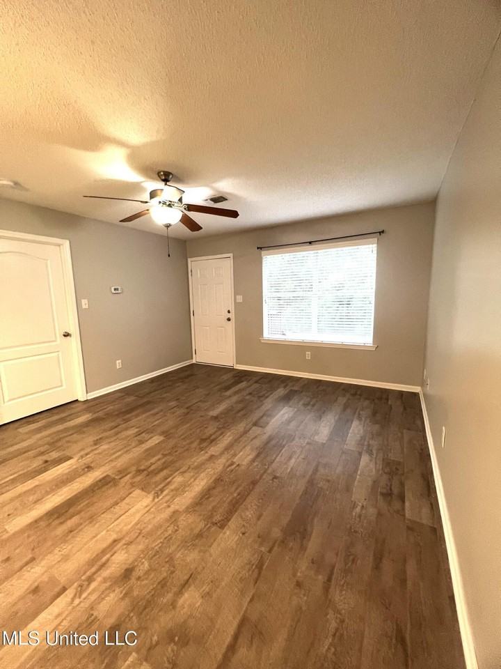 4 Ivy Cv - Photo 2 of 16