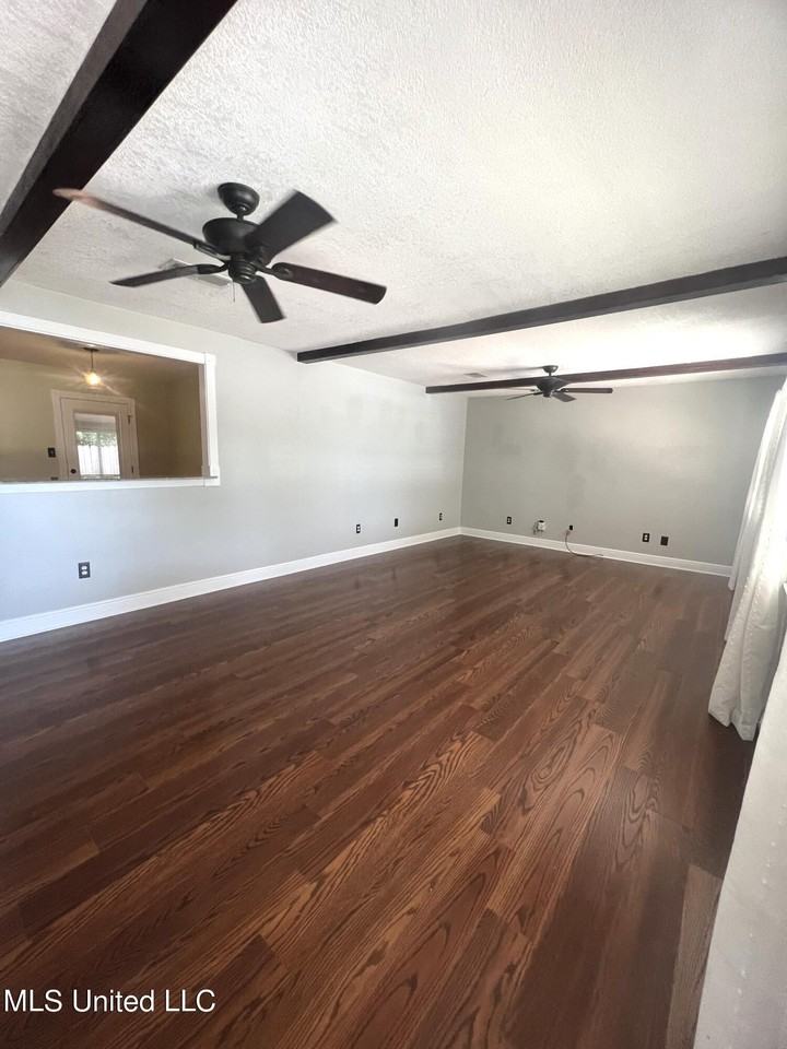 672 Orchard Dr - Photo 2 of 20