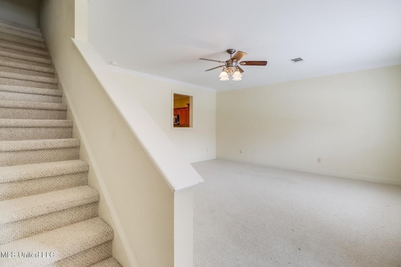 908 Jefferson Dr - Photo 2 of 19