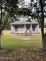 featured image of 3006 Meteor St