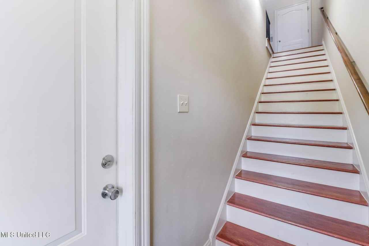 25 Oak Alley Ln - Photo 2 of 25