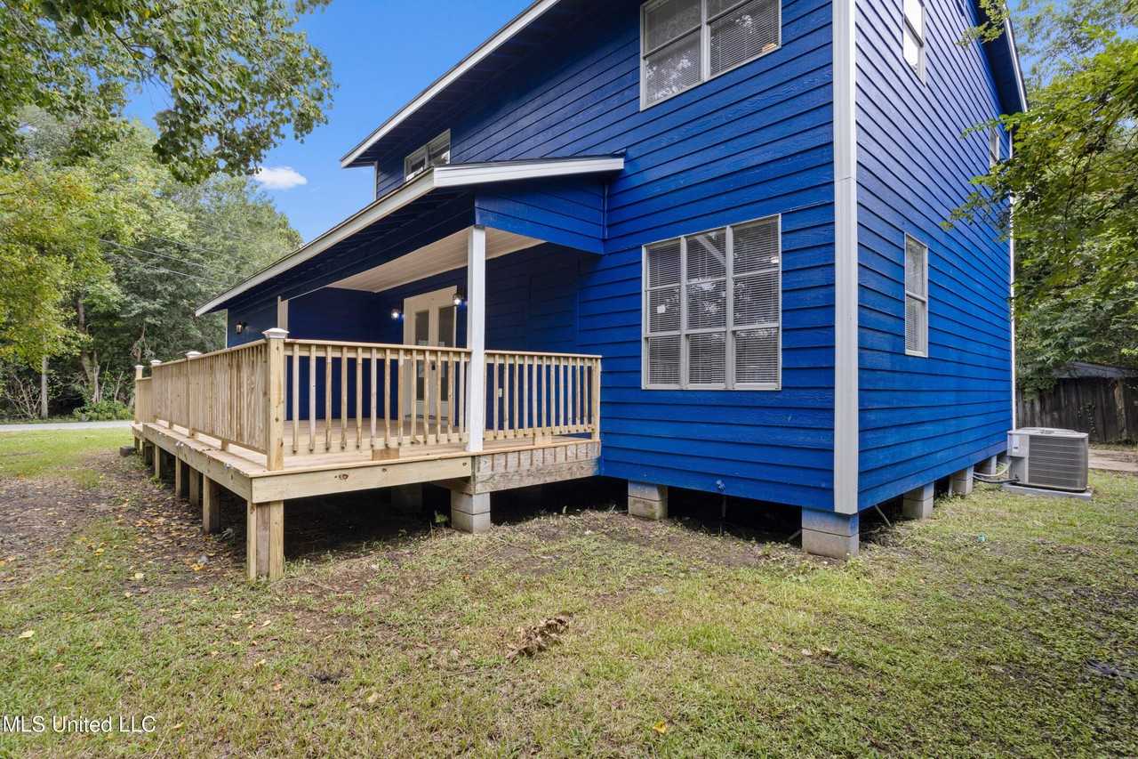 4128 Idywood Avenue - Photo 2 of 40