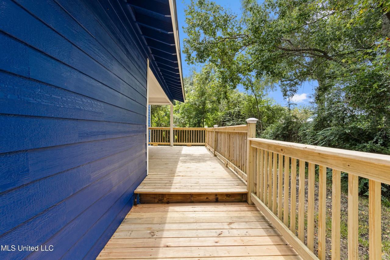 4128 Idywood Avenue - Photo 3 of 40