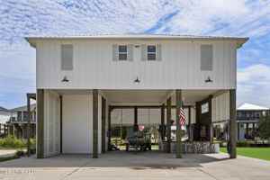 featured image of 4021 Blue Jay St