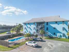 featured image of 699 Dunbar Ave