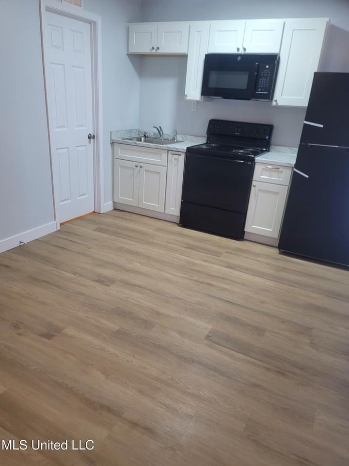 511 32nd St - Photo 2 of 8