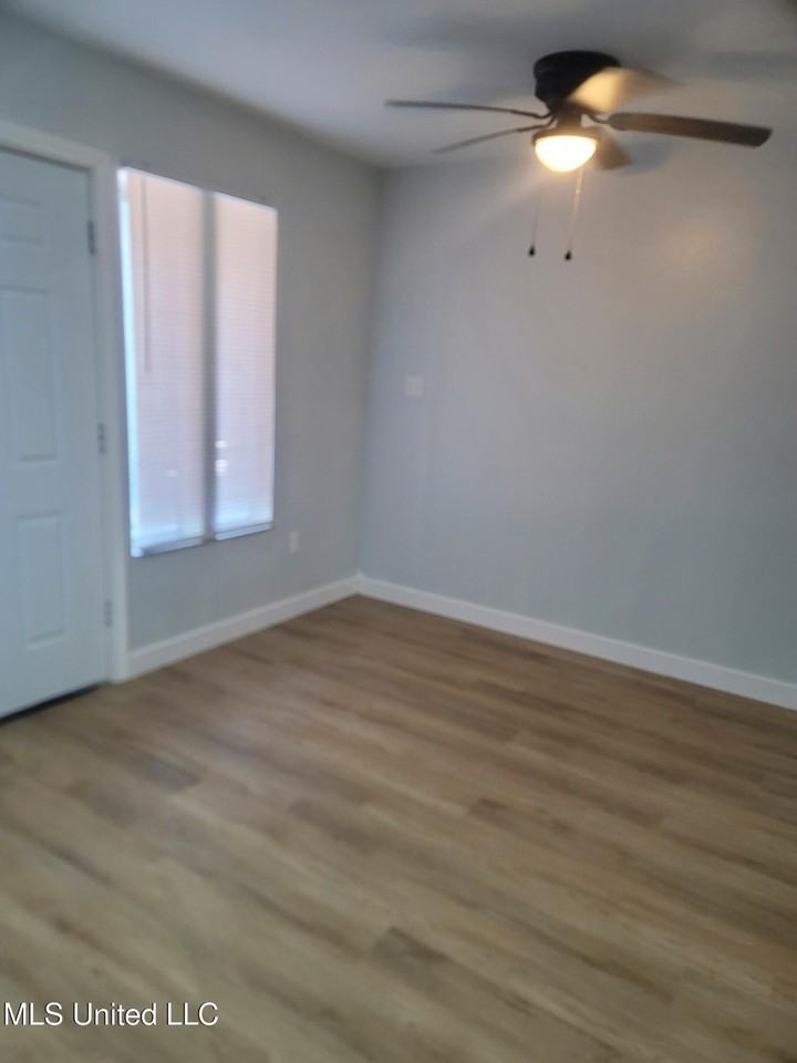 511 32nd St - Photo 4 of 8