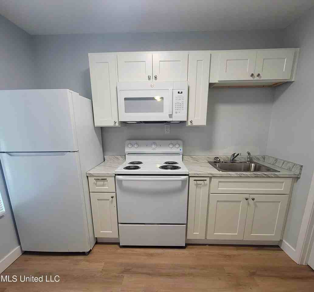 511 32nd St - Photo 2 of 7