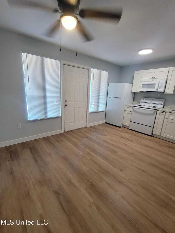 511 32nd St - Photo 3 of 7