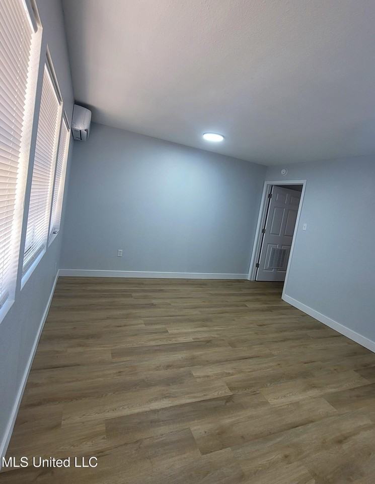 511 32nd St - Photo 4 of 7