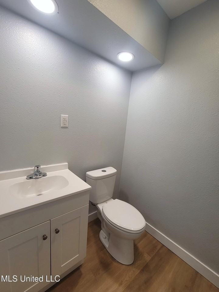 511 32nd St - Photo 5 of 7