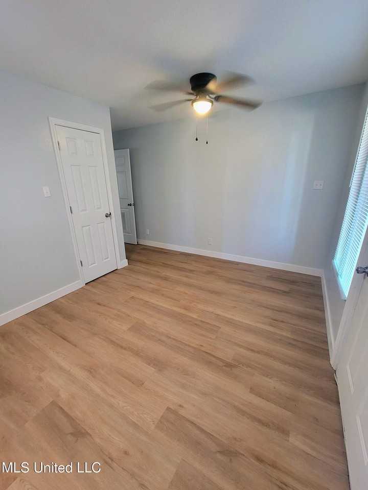 511 32nd St - Photo 7 of 7