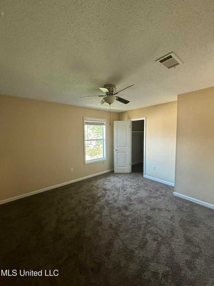 101 Via Don Ray Rd - Photo 2 of 5