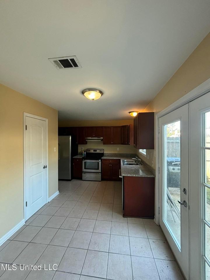 101 Via Don Ray Rd - Photo 3 of 5