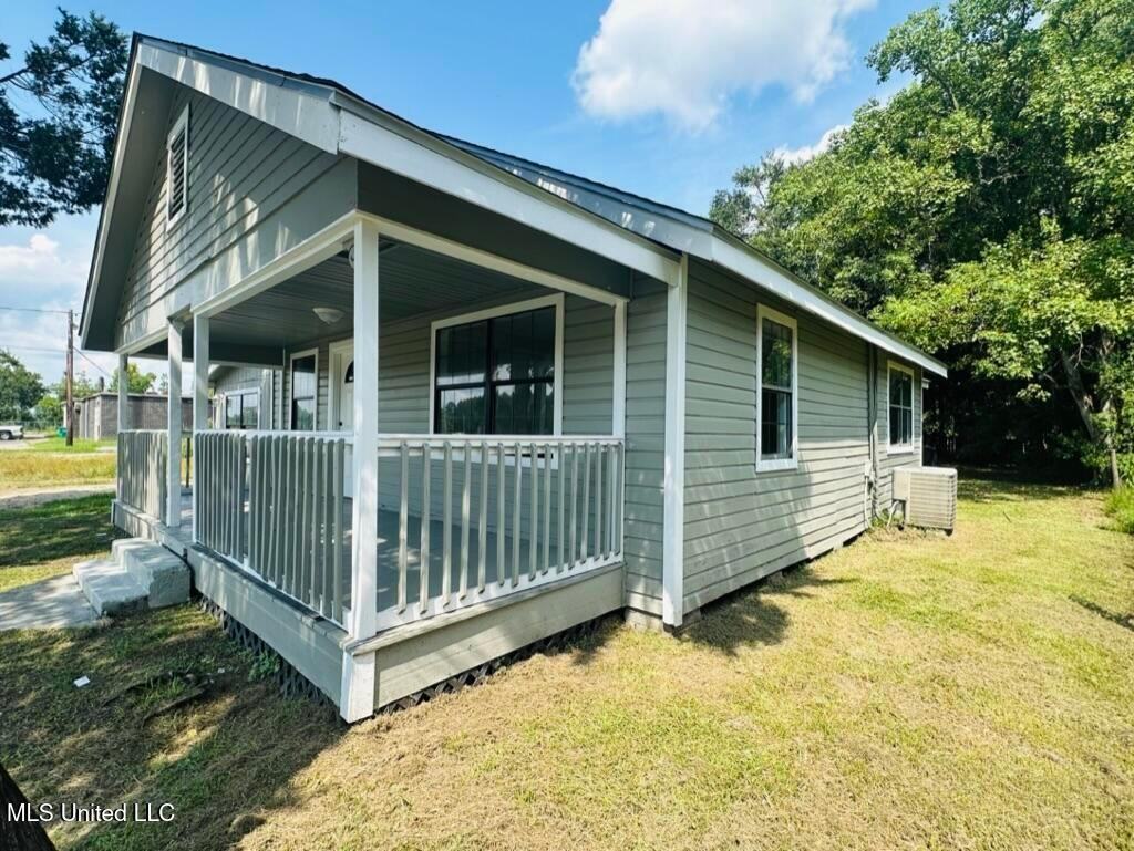 4924 Lloyd Street - Photo 2 of 17