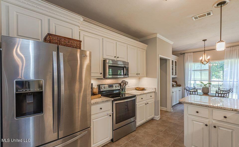 123 Creekside Drive - Photo 3 of 22