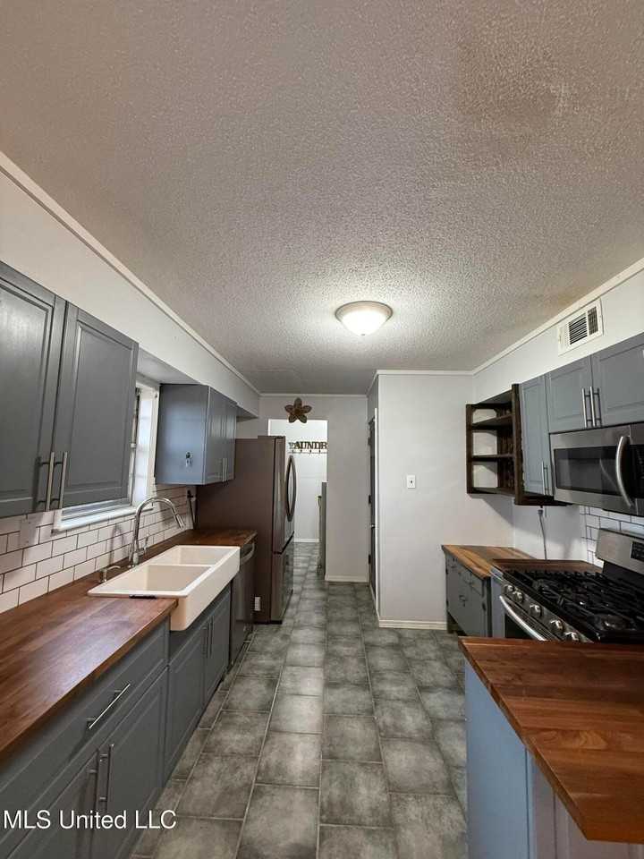 7764 Auburn Cv - Photo 2 of 12