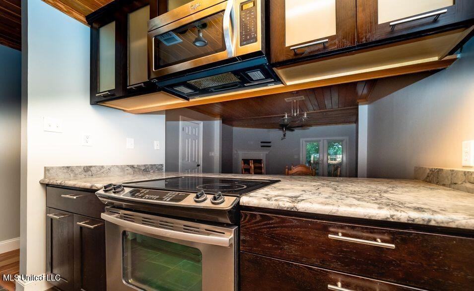 807 Planters Point Dr - Photo 2 of 11